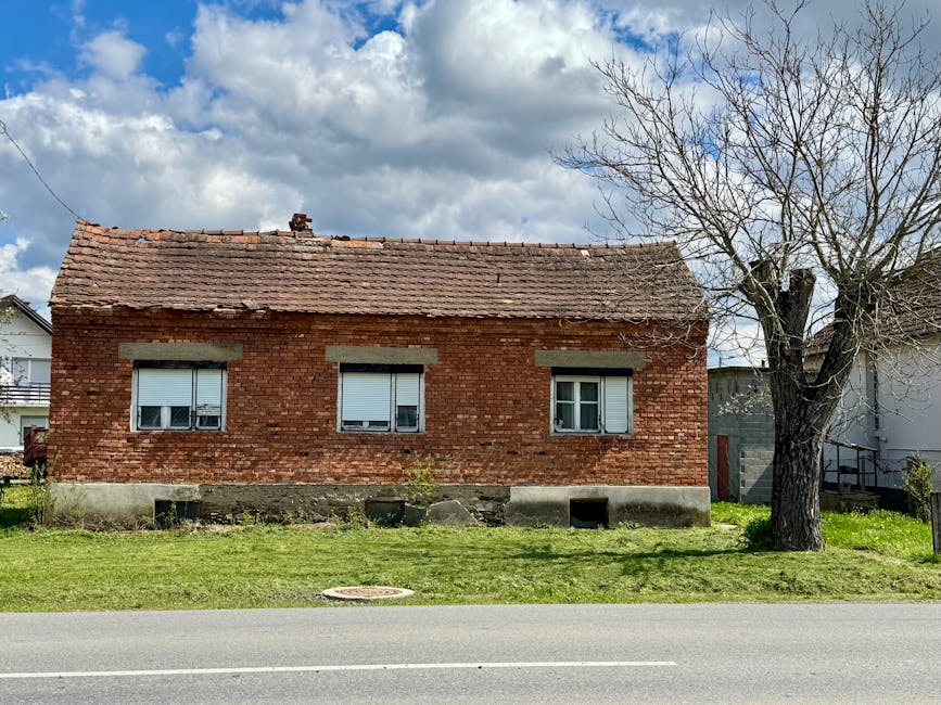 Técnico realizando mantenimiento en un parque eólico en Castilla-La Mancha